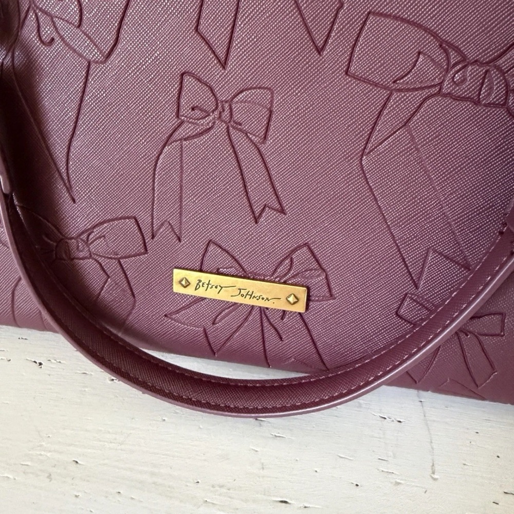 Betsey Johnson XOKIARA2 large cherry/burgundy tote - Picture 6 of 12